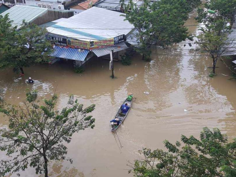 Miền trung mưa lớn bất thường và nước lũ lên mức kỷ lục trong vòng 10 năm qua